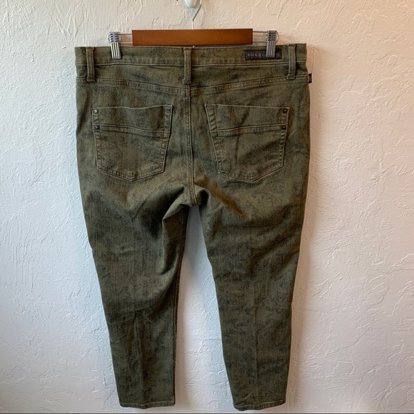 Rock and Republic green snakeskin grunge skinny jeans size 16 - Picture 2 of 7